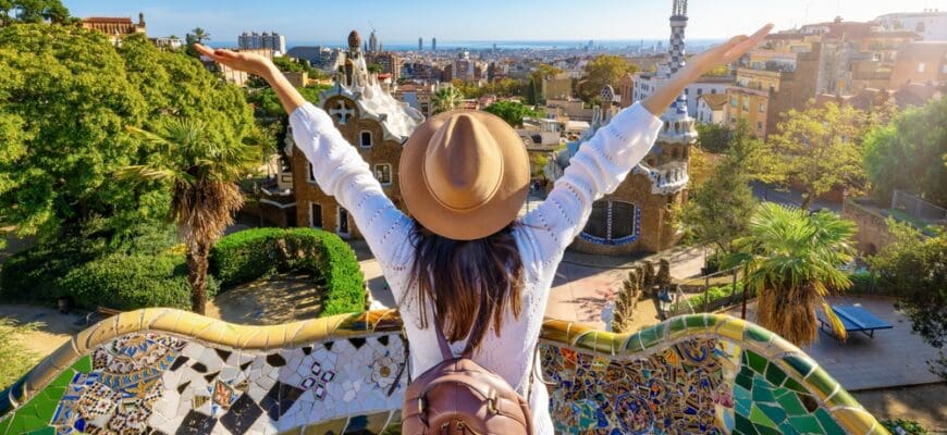 A,Happy,Tourist,Woman,Enjoys,The,View,Of,The,Popular