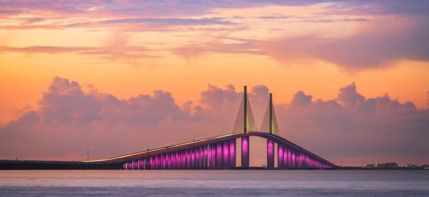 Sunshine,Skyway,Bridge,Spanning,The,Lower,Tampa,Bay,And,Connecting